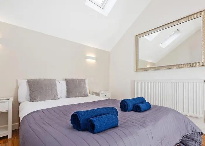 Two Bed Apartment In Leytonstone