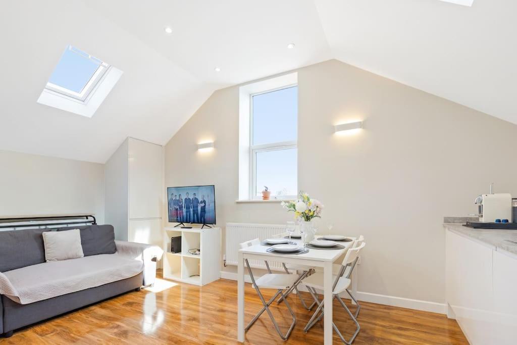 Apartment Two Bed In Leytonstone London