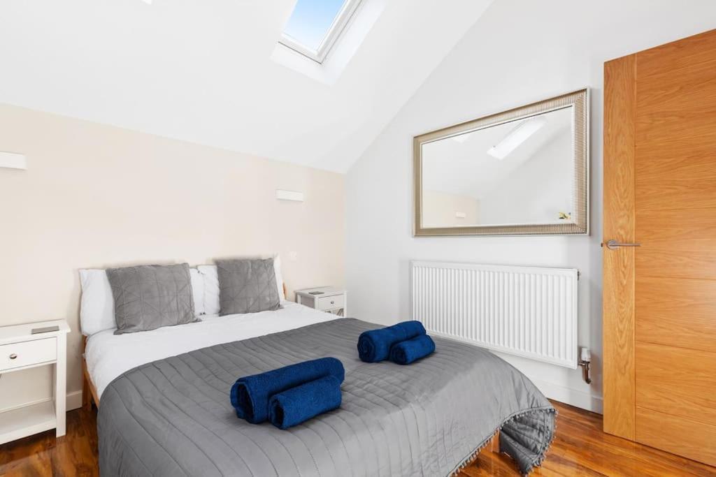 Two Bed In Leytonstone Apartment
