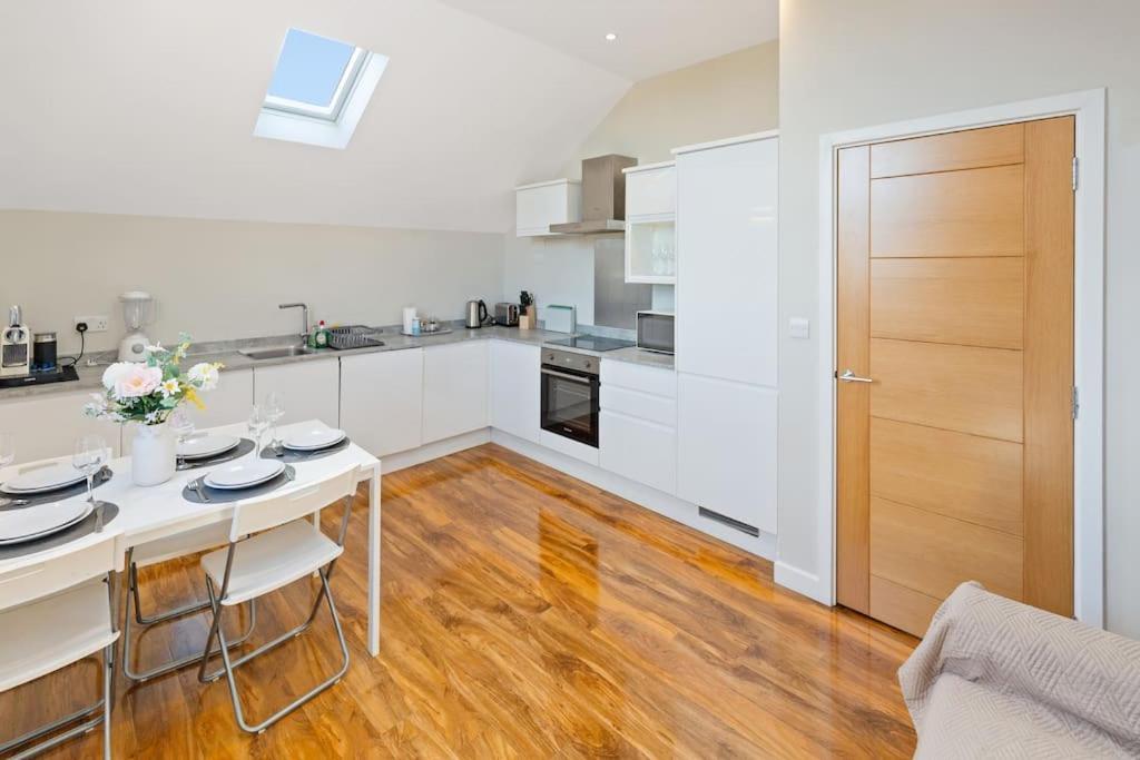Two Bed In Leytonstone Apartment London