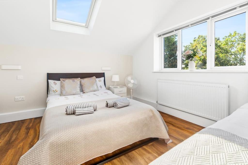 Two Bed In Leytonstone Apartment London
