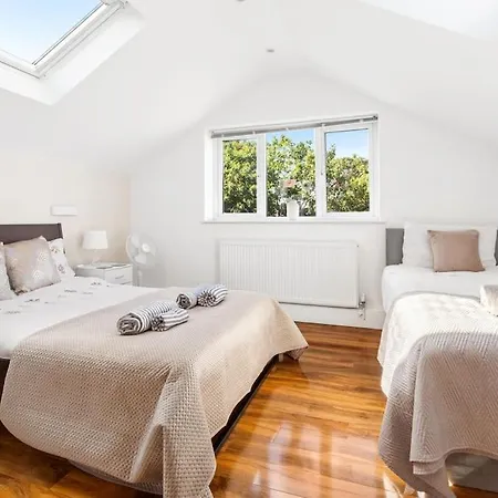 Two Bed Apartment In Leytonstone London Exterior photo