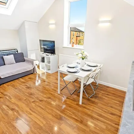 Two Bed Apartment In Leytonstone London Exterior photo